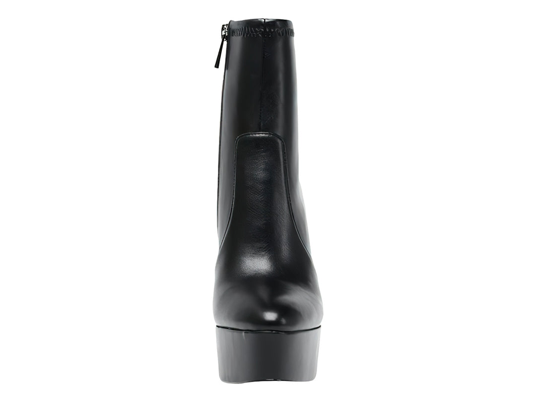 Botín negro de tacón alto y plataforma marca Steve Madden.