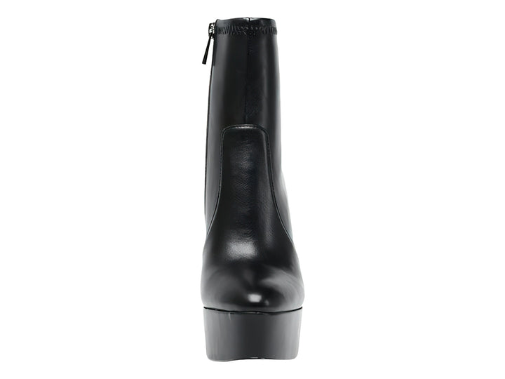 Botín negro de tacón alto y plataforma marca Steve Madden.