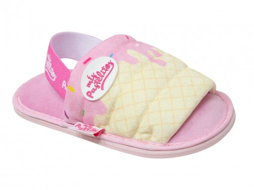 Pantufla rosa para niña con diseño frontal amarillo acolchado tipo waffle y correa trasera.