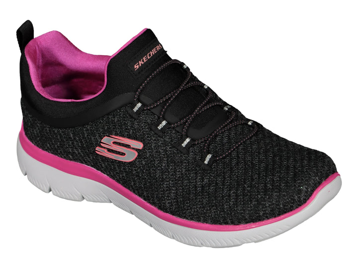 Tenis deportivos Skechers para mujer en color negro con detalles en rosa y suela blanca.