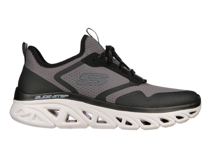 Tenis deportivos Skechers en colores gris y negro con suela blanca tecnológica Glide-Step.
