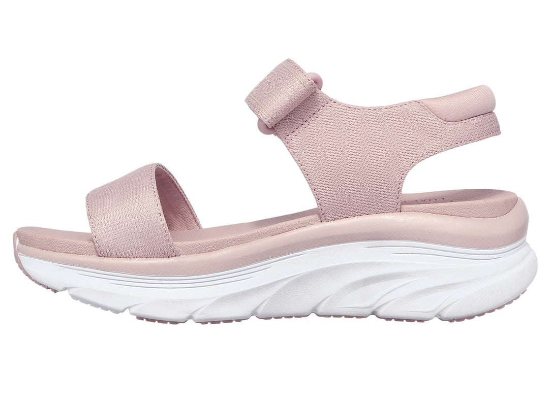 Sandalias Skechers D Lux Walker en color blush con suela blanca de plataforma y correas ajustables.