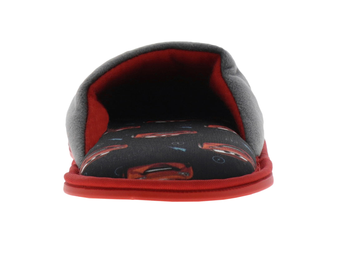 Pantufla gris con suela roja y diseño de Rayo McQueen de la película Cars.