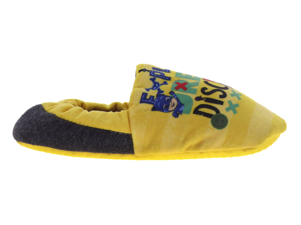 Pantufla infantil de color amarillo con estampado colorido y base gris.