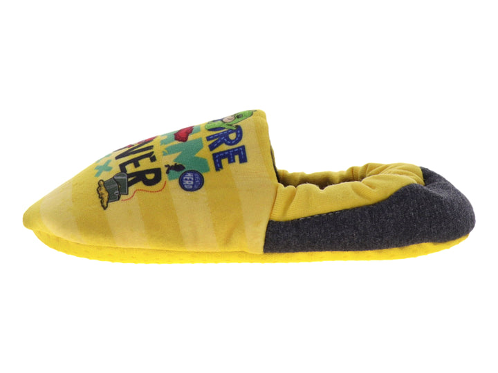 Pantufla infantil de color amarillo con estampado colorido y base gris.