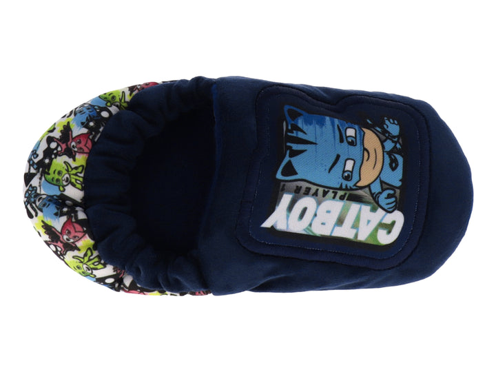 Pantufla infantil azul marino con diseño de Catboy y detalles multicolores en la parte posterior.