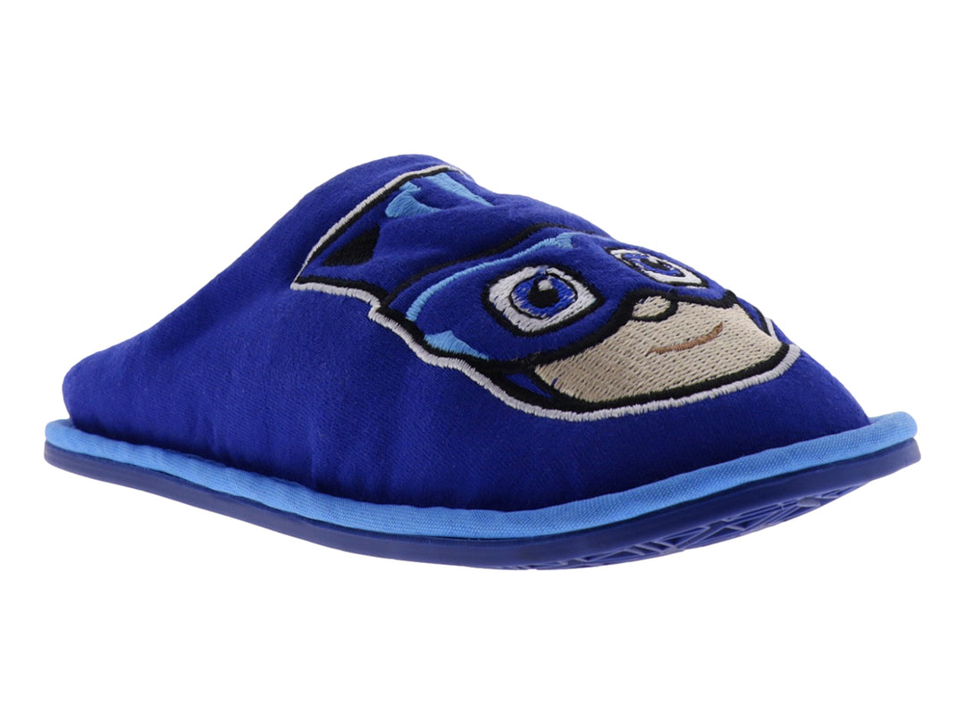 Pantufla azul de tela suave con diseño de personaje en la parte superior.