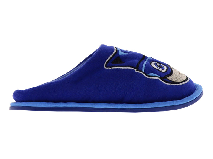 Pantufla azul de tela suave con diseño de personaje en la parte superior.
