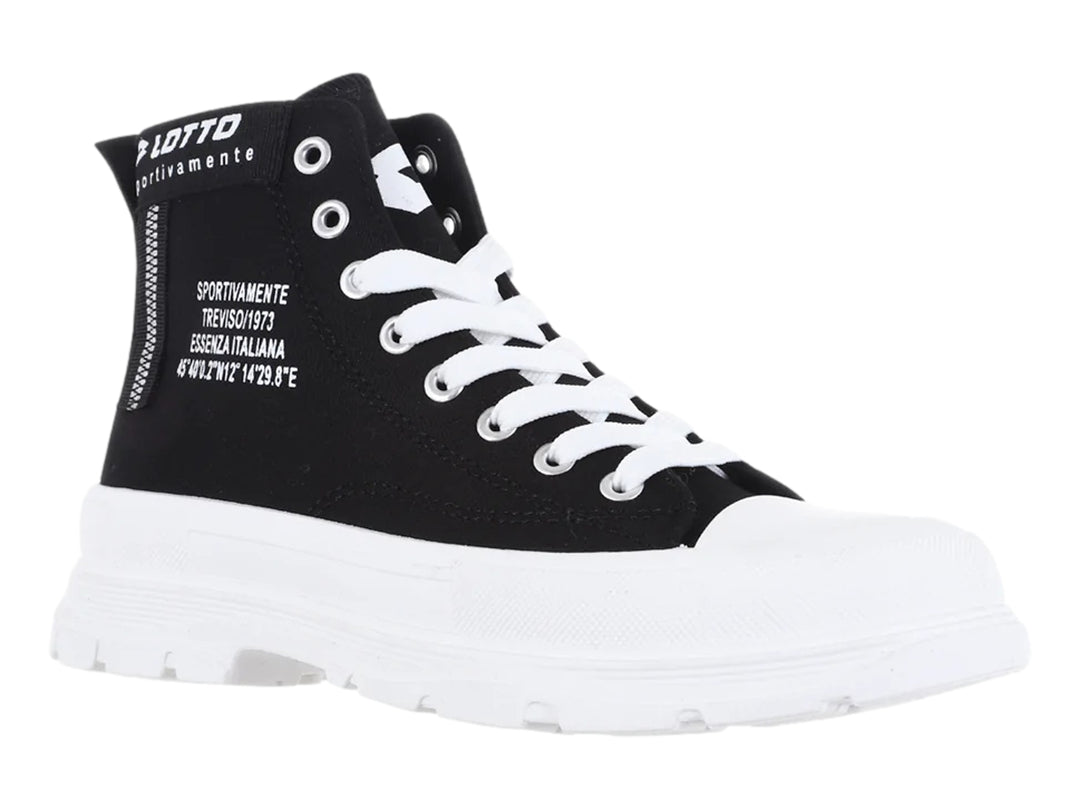 Tenis botín Lotto color negro con suela blanca gruesa, cordones blancos y cierre lateral.