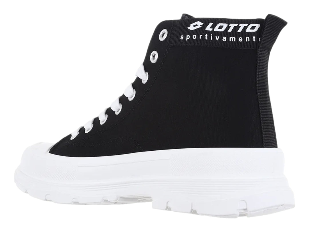 Tenis botín Lotto color negro con suela blanca gruesa, cordones blancos y cierre lateral.
