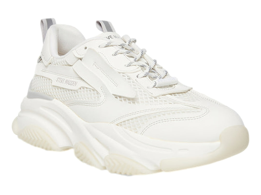 Tenis casuales Steve Madden color blanco para hombre con suela gruesa y diseño moderno.