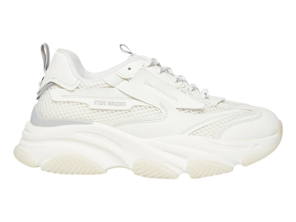 Tenis casuales Steve Madden color blanco para hombre con suela gruesa y diseño moderno.