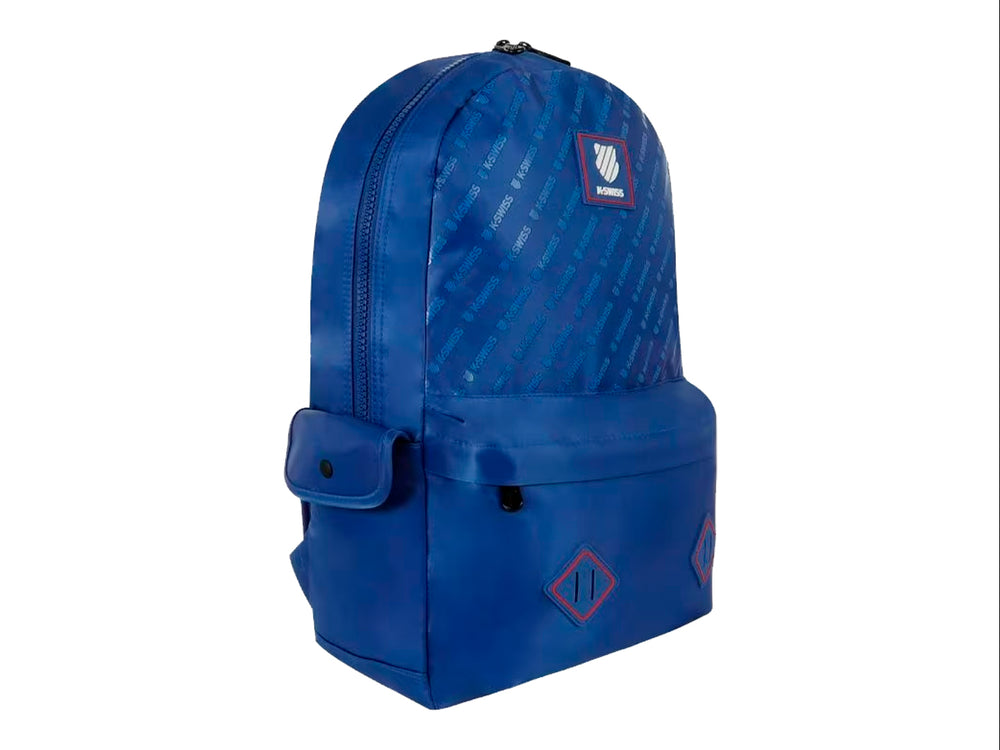 Mochila K-Swiss color azul con estampado de marca en la parte superior y bolsillo frontal.