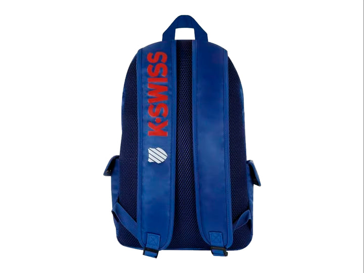 Mochila K-Swiss color azul con estampado de marca en la parte superior y bolsillo frontal.