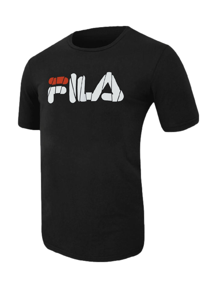 Playera deportiva FILA de color negro con logotipo blanco y rojo en el pecho.