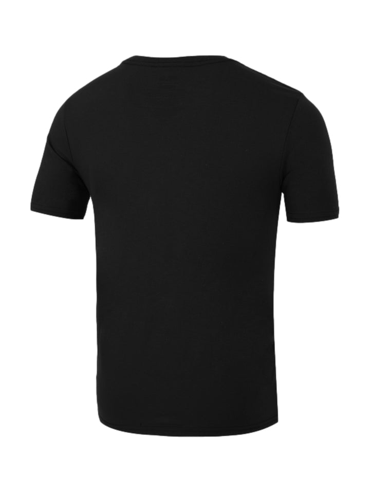 Camiseta FILA Ricarlo de color negro con logotipo grande en rojo y blanco en el pecho.