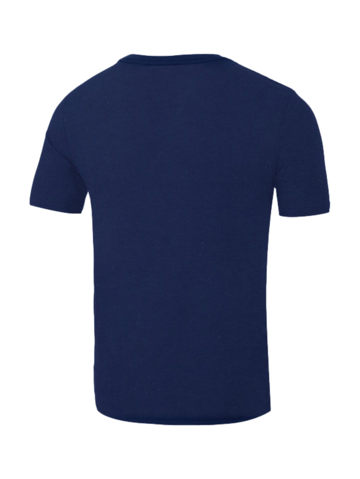 Playera FILA de color azul marino con logotipo grande en el pecho en colores rojo y blanco.