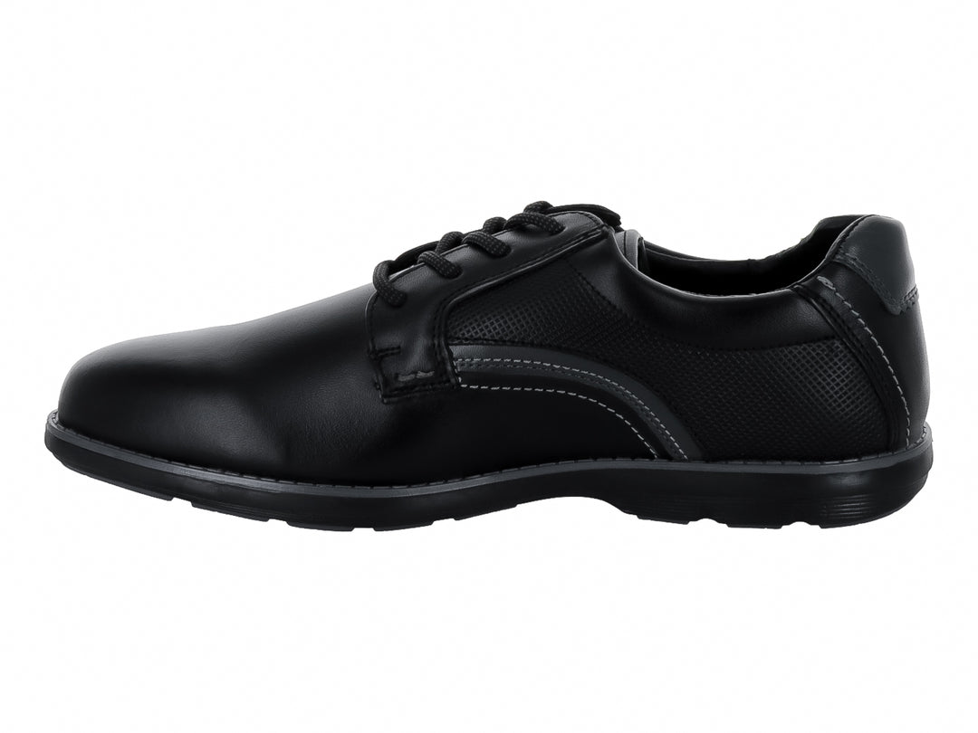 Zapato casual Nevada modelo Florencia en color negro con cordones y detalles de textura perforada lateral.