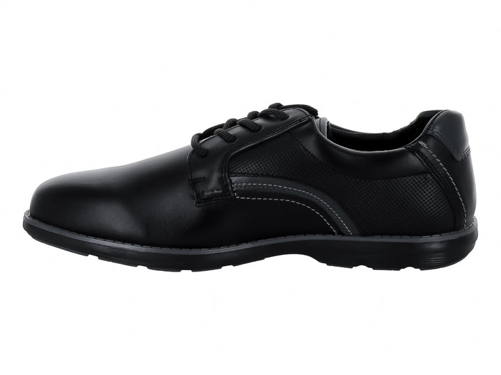 Zapato casual Nevada modelo Florencia en color negro con cordones y detalles de textura perforada lateral.