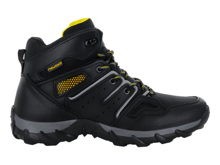 Zapato deportivo tipo botín color negro con detalles en amarillo y suela gris.