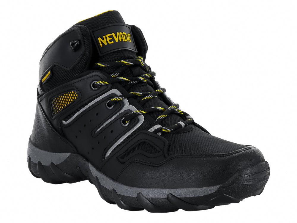 Zapato deportivo tipo botín color negro con detalles en amarillo y suela gris.