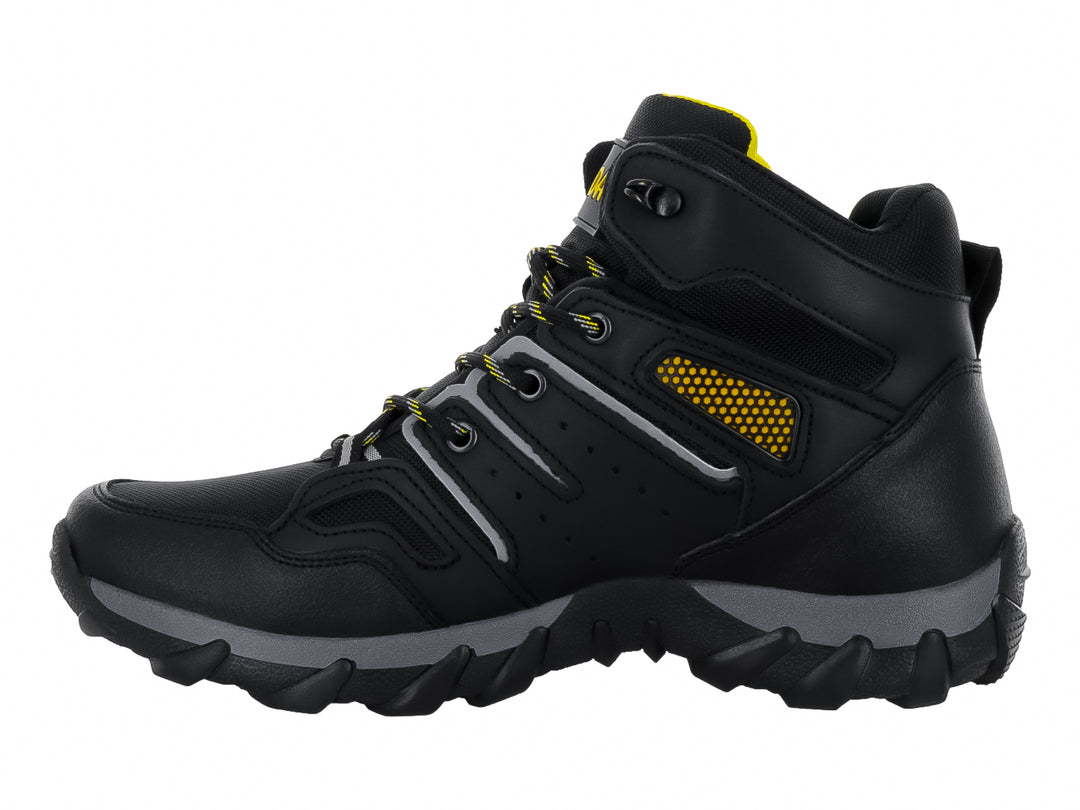 Zapato deportivo tipo botín color negro con detalles en amarillo y suela gris.
