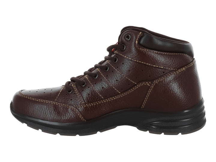 Zapato tipo botín marca Nevada en color café con suela negra y agujetas.