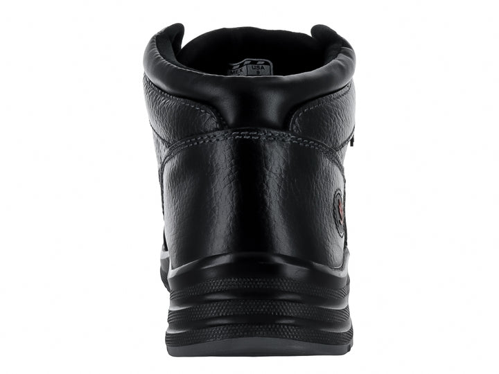 Zapato deportivo tipo botín marca Nevada en color negro con agujetas y suela robusta.