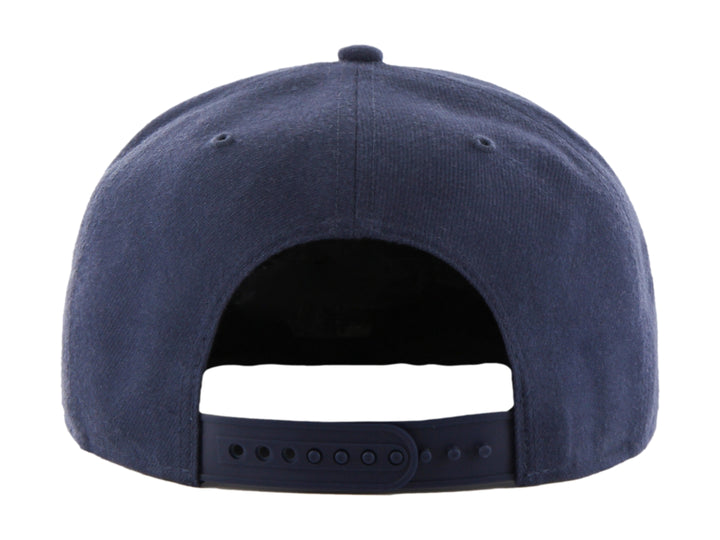 Gorra de béisbol azul marino de los New York Yankees con visera plana y logo bordado en el frente.