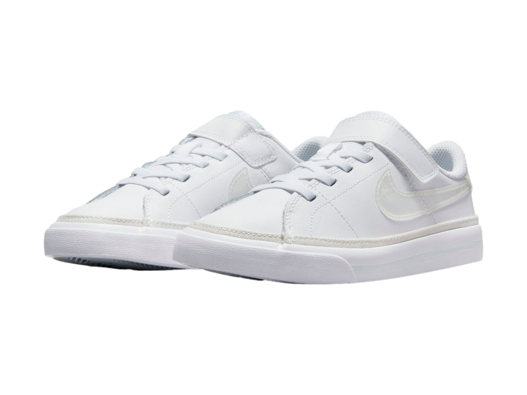 Tenis Nike Court Legacy blancos para Niño y Niña con cordones y correa de velcro.