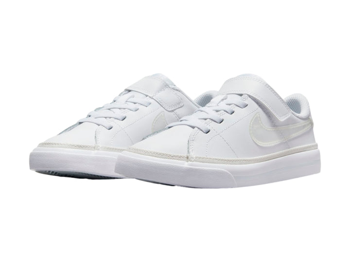 Tenis Nike Court Legacy blancos para Niño y Niña con cordones y correa de velcro.