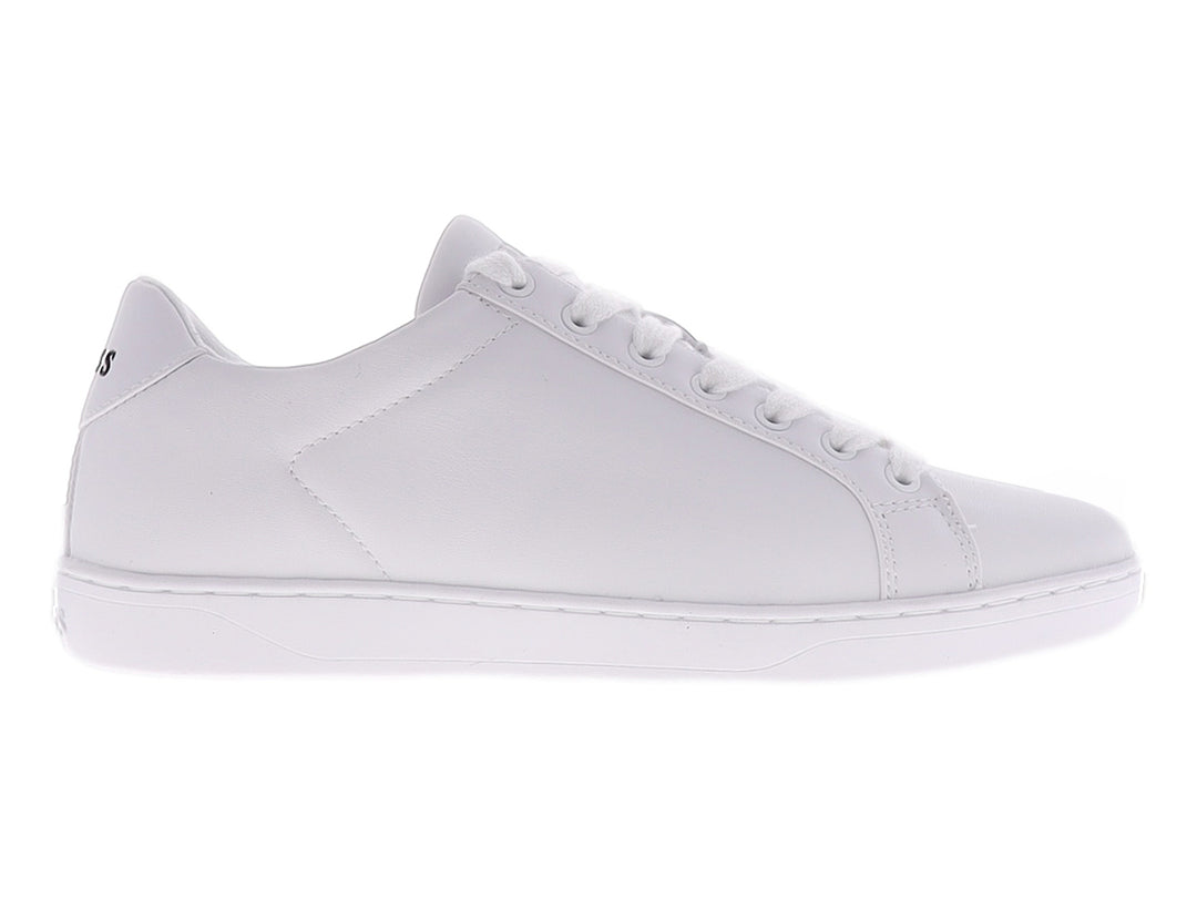 Tenis Guess color blanco total, diseño casual de perfil bajo con cordones y suela blanca.