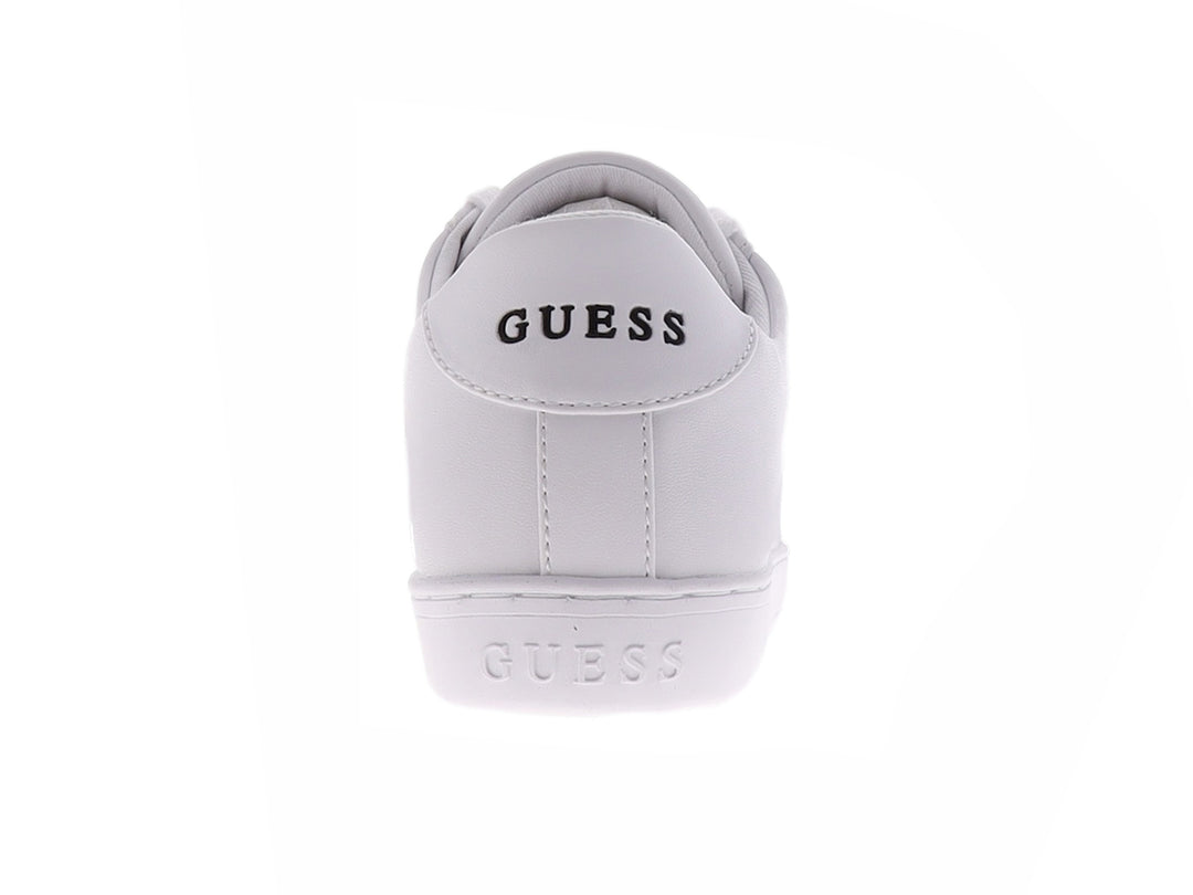 Tenis Guess color blanco total, diseño casual de perfil bajo con cordones y suela blanca.