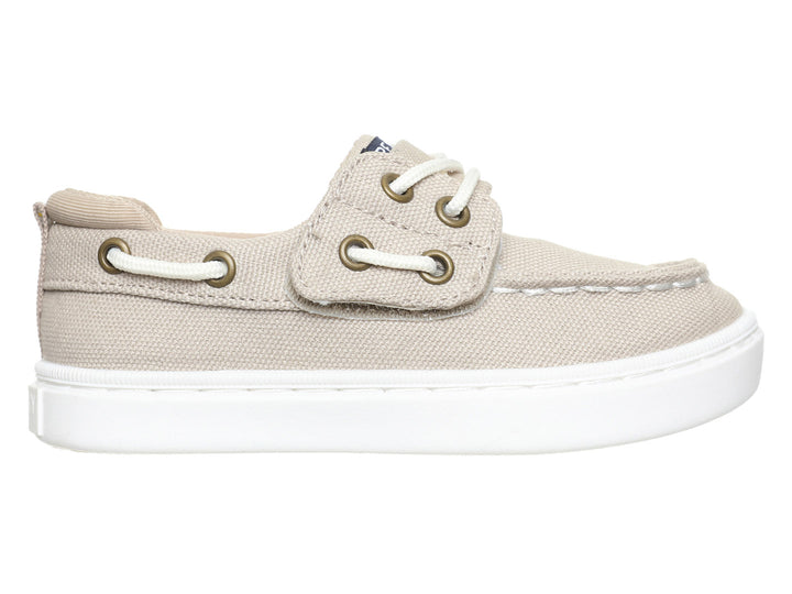 Zapato náutico infantil Sperry color khaki con suela blanca y cordones.