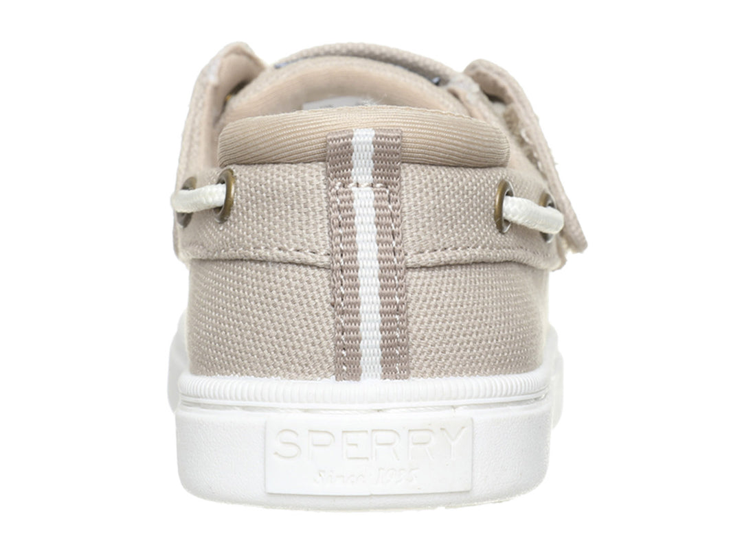 Zapato náutico infantil Sperry color khaki con suela blanca y cordones.