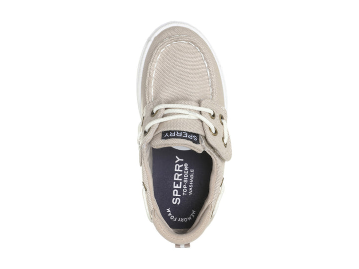 Zapato náutico infantil Sperry color khaki con suela blanca y cordones.