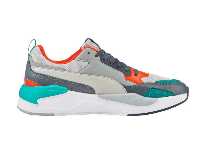 Tenis PUMA X-Ray 2 Square en colores gris, blanco, naranja y turquesa con suela blanca robusta.