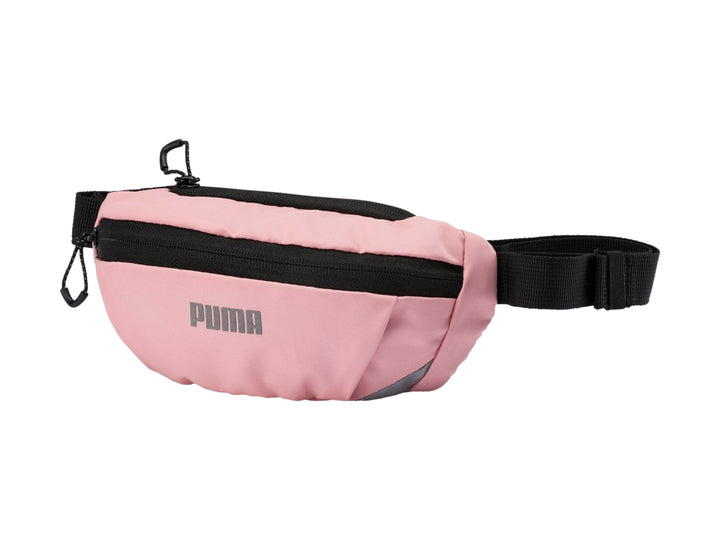 Riñonera PUMA color rosa bridal rose con detalles y correa en color negro.