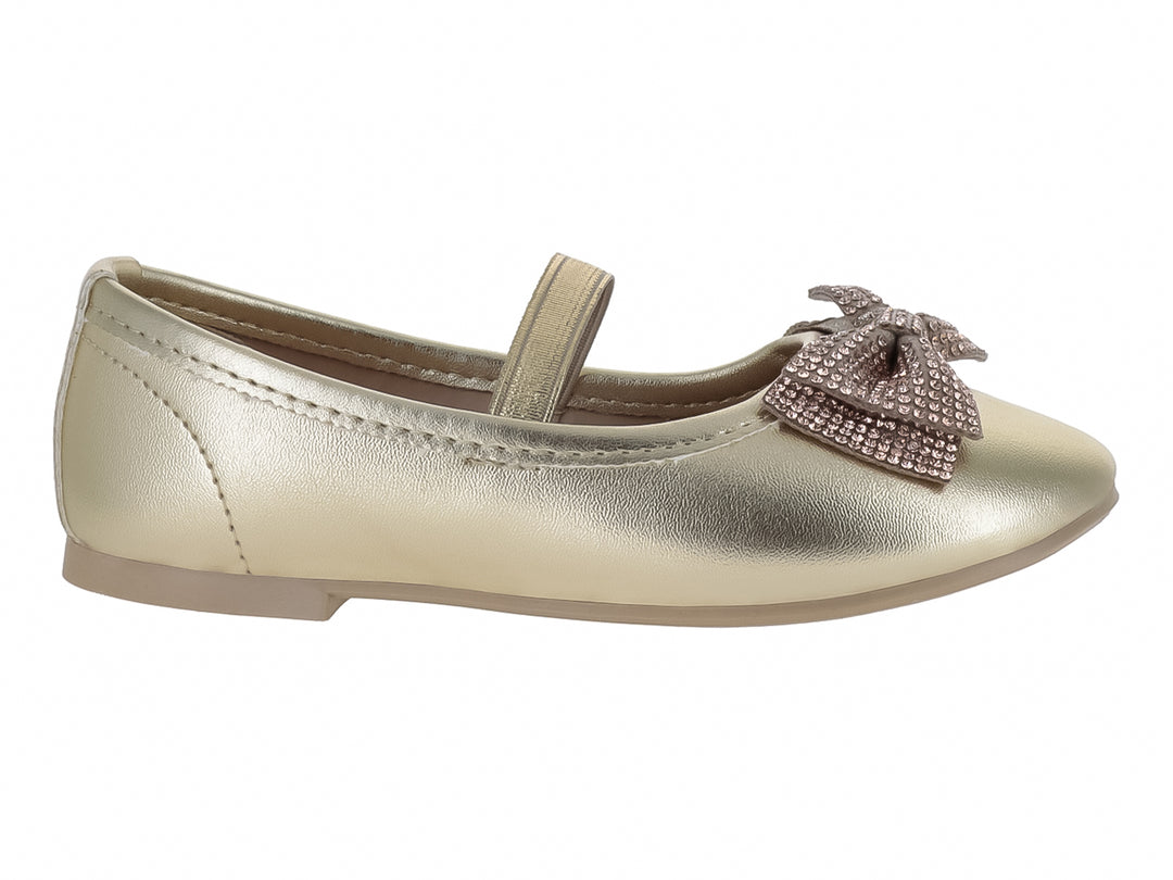 Zapato plano color oro con moño brillante y correa para niña.