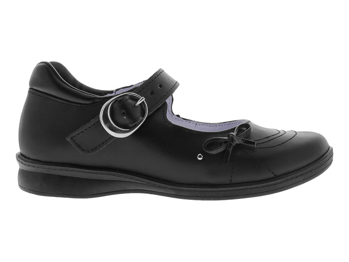 Zapato negro para niña con correa, hebilla plateada y un pequeño moño decorativo al frente.