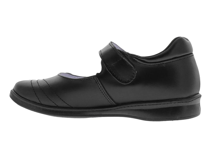 Zapato negro para niña con correa, hebilla plateada y un pequeño moño decorativo al frente.