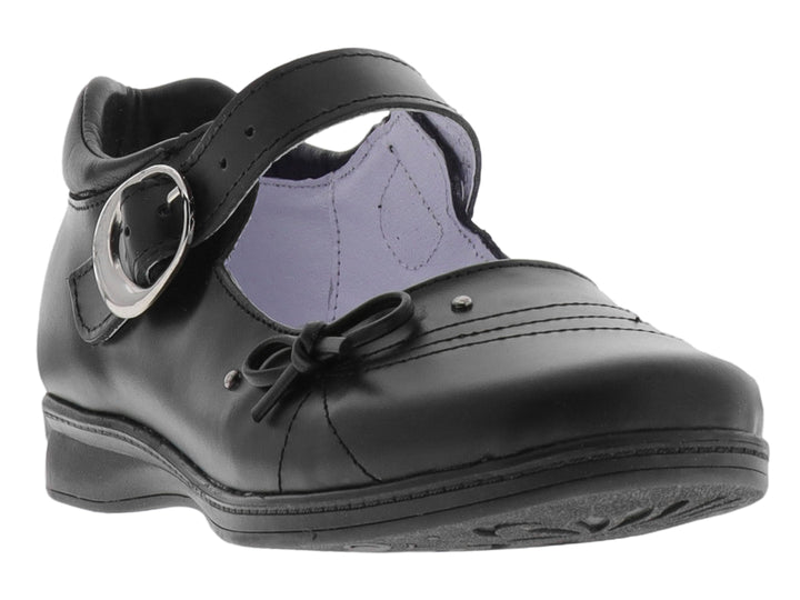 Zapato infantil color negro con correa y hebilla plateada, estilo clásico.