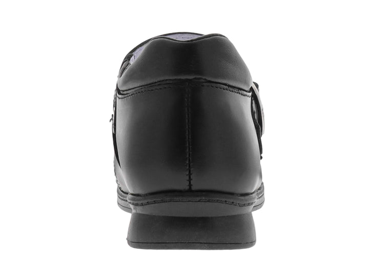 Zapato infantil color negro con correa y hebilla plateada, estilo clásico.