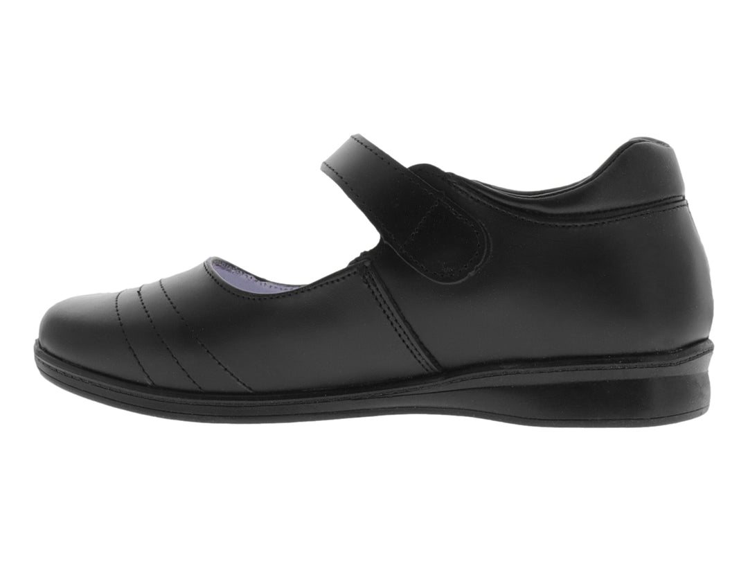Zapato infantil color negro con correa y hebilla plateada, estilo clásico.