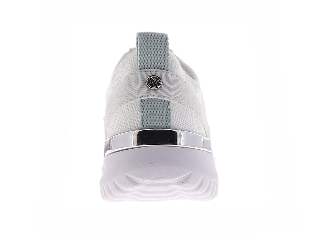 Tenis blancos con diseño degradado en rosa y azul, suela blanca y detalles plateados.