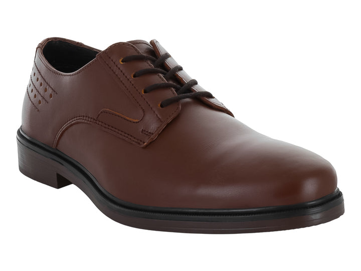 Zapato formal color cognac para hombre con cordones y suela negra.