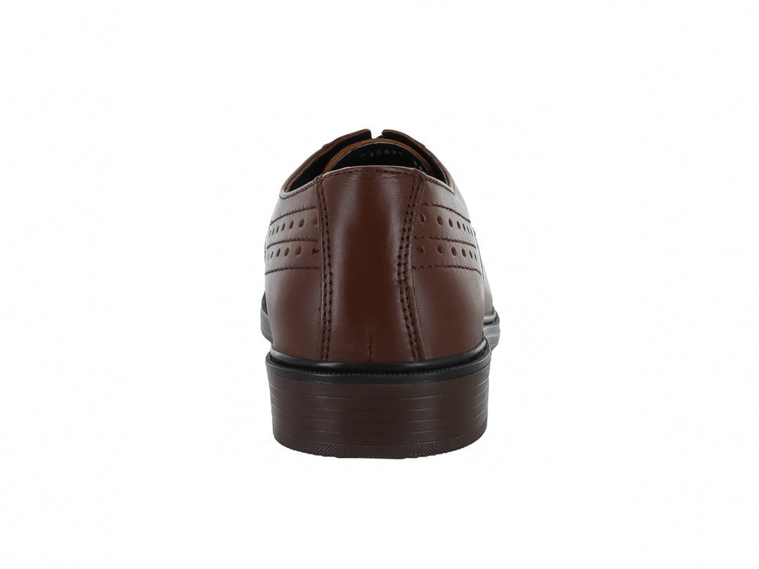 Zapato formal color cognac para hombre con cordones y suela negra.