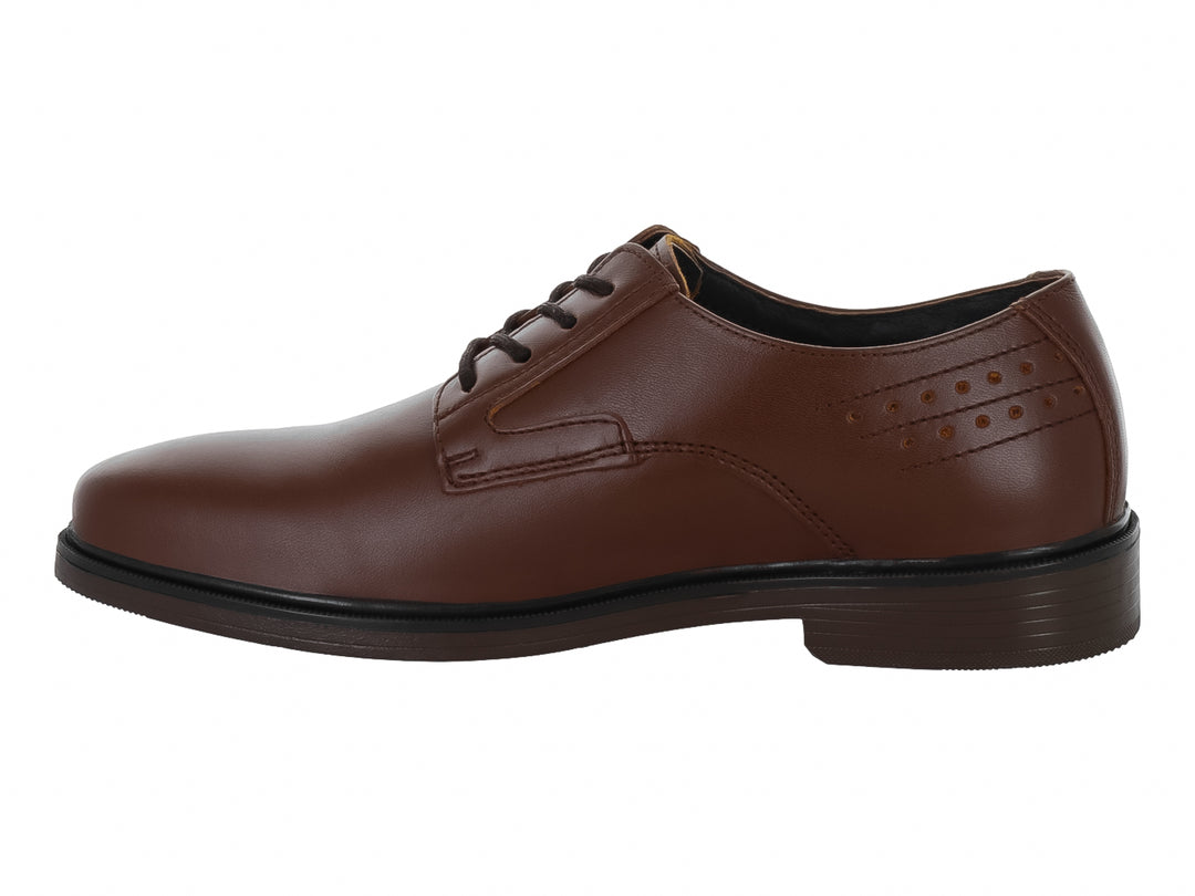 Zapato formal color cognac para hombre con cordones y suela negra.
