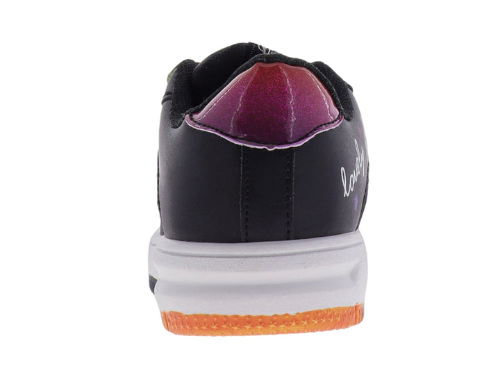 Tenis negros infantiles con cordones y suela multicolor arcoíris y detalles de corazones.