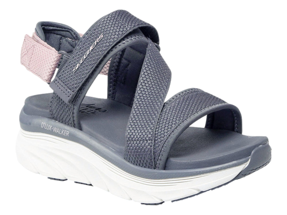 Sandalia Skechers color gris con correa morada y suela blanca.